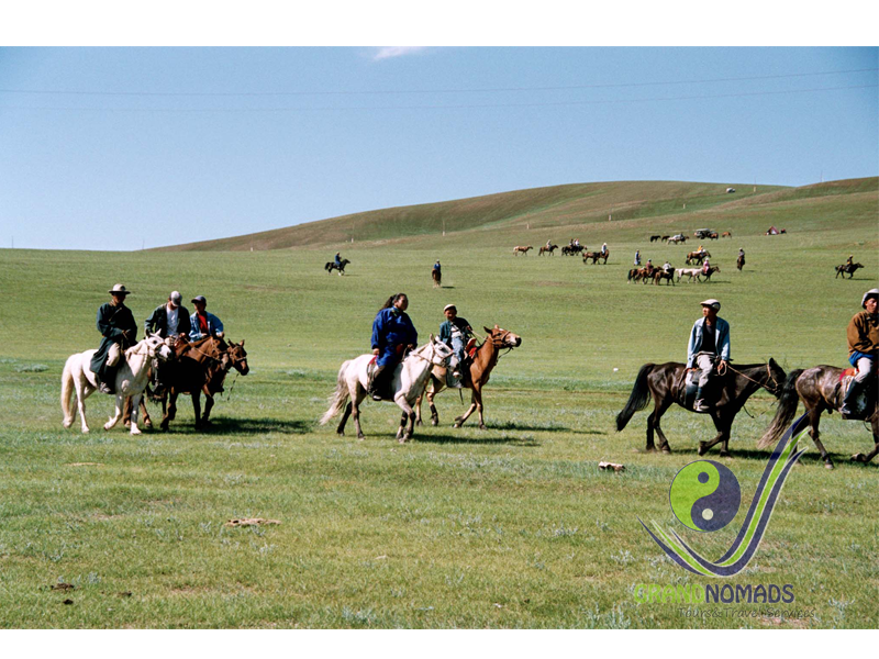 Tsenkher Hot Spa – Khooltiin Davaa, horseback riding. 